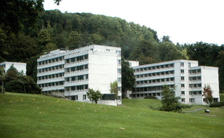 Main building. Wikipedia